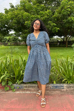 Mira V-neck midi dress with side pockets